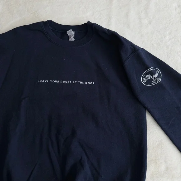 Bitty & Beau’s Coffee Leave Your Doubt At The Door Crewneck Size Medium - Picture 3 of 8